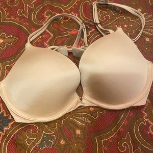 32C-NWT Victoria Secret Push-Up Bra-Nude.